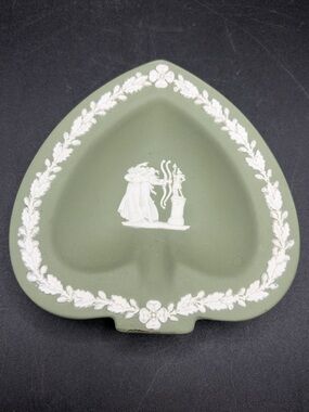 Wedgwood England Green Jasperware Vintage Lady Archer Trinket Ring Jewelry Dish